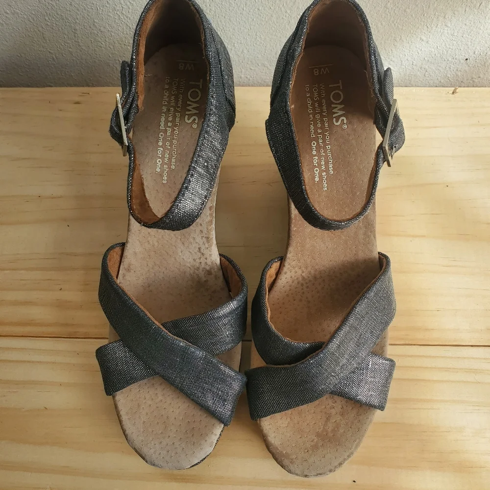 Toms step out